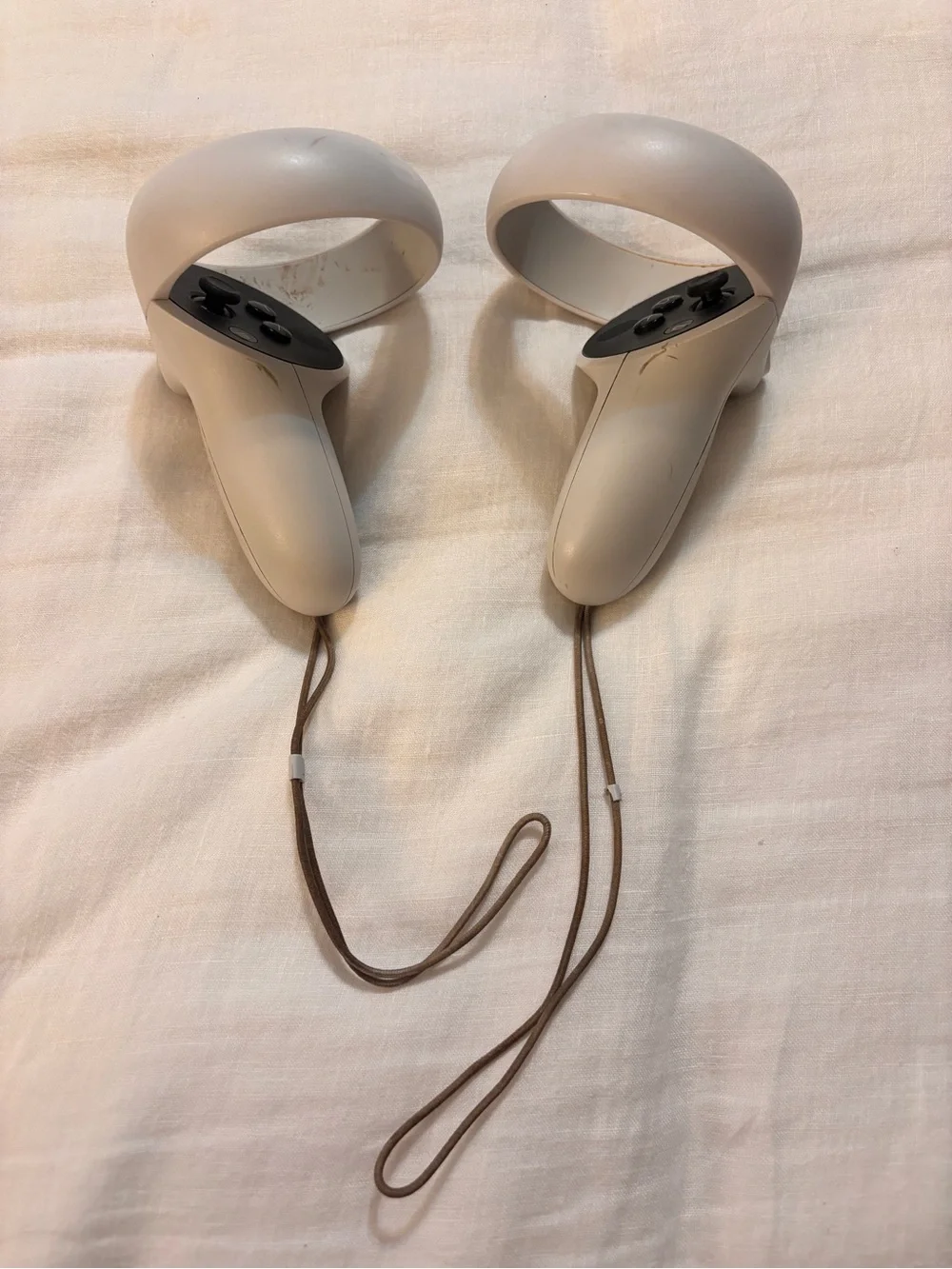 MOculus White VR Headset - Lightweight Virtual Reality Headset READ DESCRIPTION